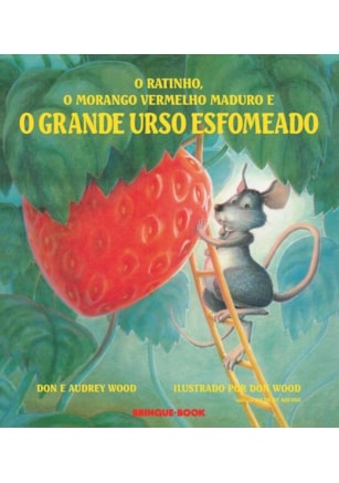O ratinho, o morango vermelho maduro e o grande urso esfomeado